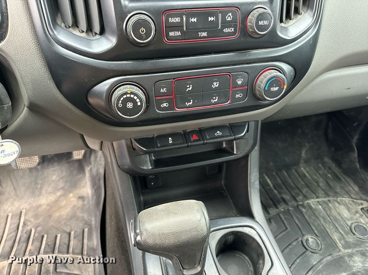 image for item NM9226 2015 GMC Canyon Ext. Cab pickup truck