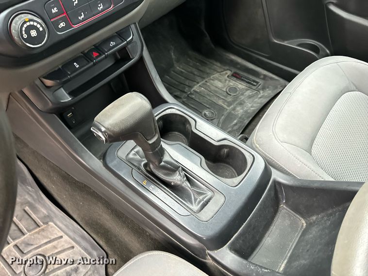 image for item NM9226 2015 GMC Canyon Ext. Cab pickup truck