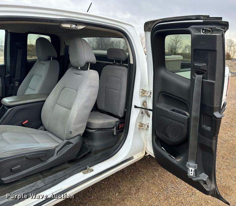 image for item NM9226 2015 GMC Canyon Ext. Cab pickup truck