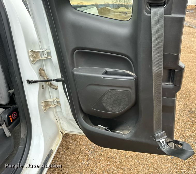 image for item NM9226 2015 GMC Canyon Ext. Cab pickup truck