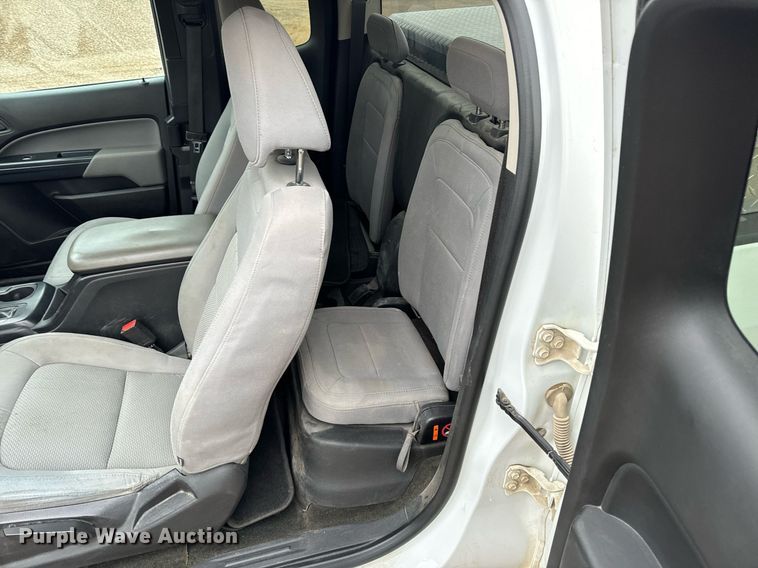 image for item NM9226 2015 GMC Canyon Ext. Cab pickup truck