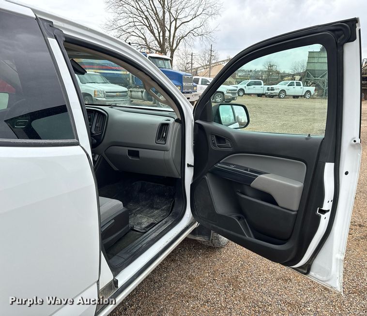 image for item NM9226 2015 GMC Canyon Ext. Cab pickup truck