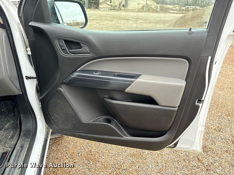 image for item NM9226 2015 GMC Canyon Ext. Cab pickup truck