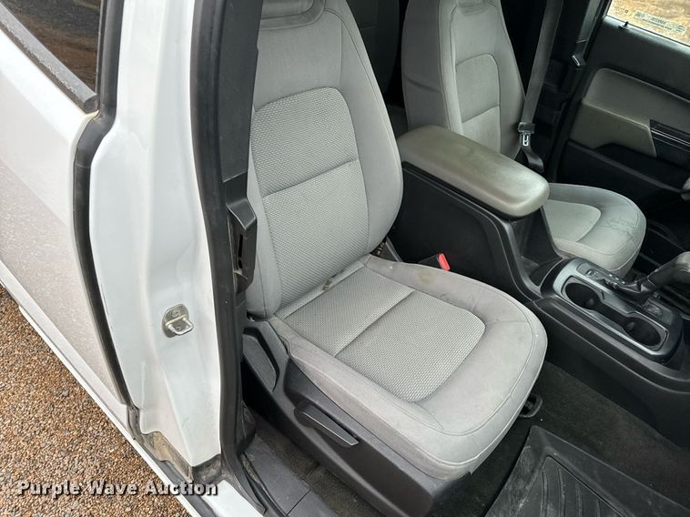 image for item NM9226 2015 GMC Canyon Ext. Cab pickup truck