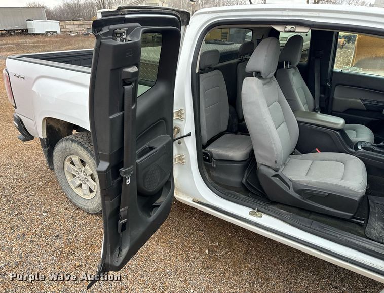 image for item NM9226 2015 GMC Canyon Ext. Cab pickup truck