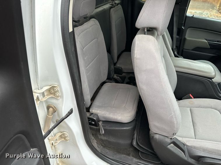 image for item NM9226 2015 GMC Canyon Ext. Cab pickup truck