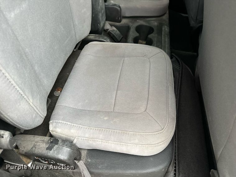 image for item NM9226 2015 GMC Canyon Ext. Cab pickup truck