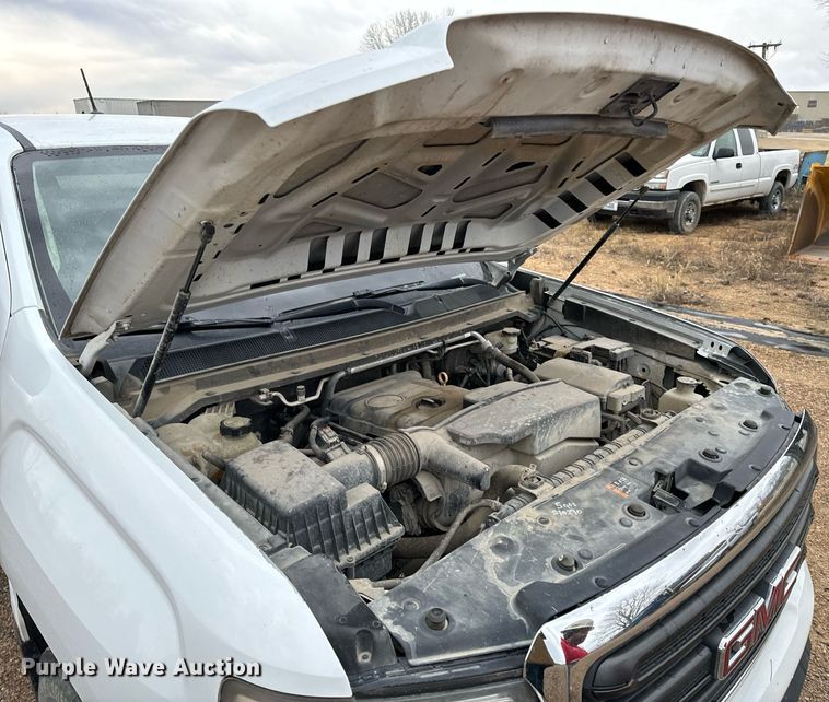 image for item NM9226 2015 GMC Canyon Ext. Cab pickup truck