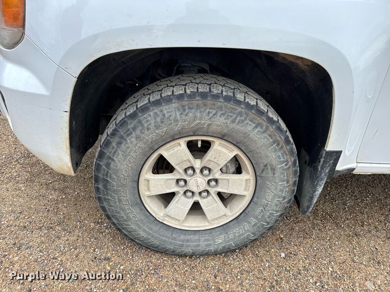 image for item NM9226 2015 GMC Canyon Ext. Cab pickup truck