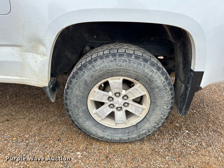 image for item NM9226 2015 GMC Canyon Ext. Cab pickup truck