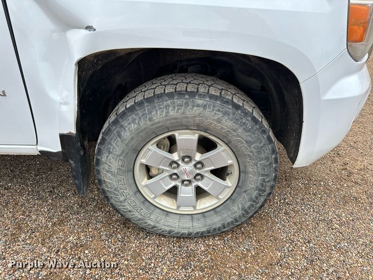 image for item NM9226 2015 GMC Canyon Ext. Cab pickup truck