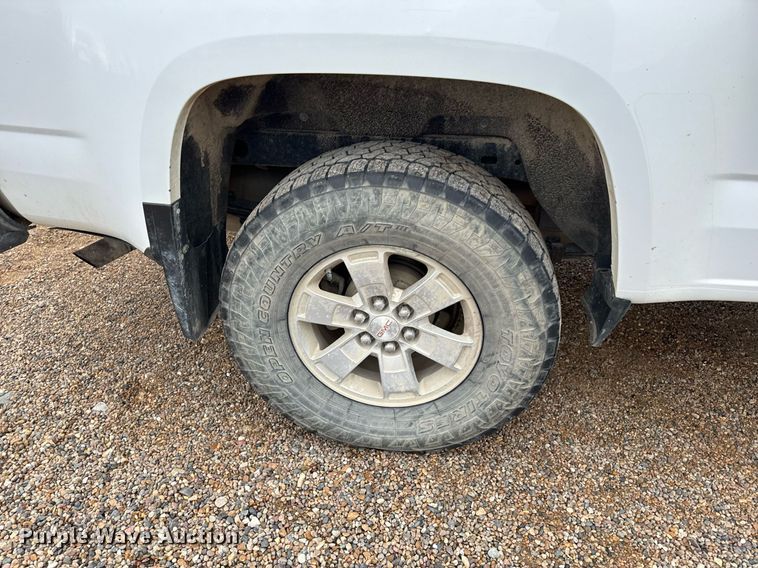 image for item NM9226 2015 GMC Canyon Ext. Cab pickup truck