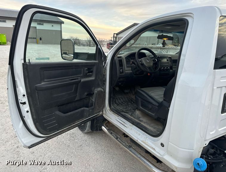 image for item NM9236 2011 Dodge Ram 5500HD truck cab and chassis