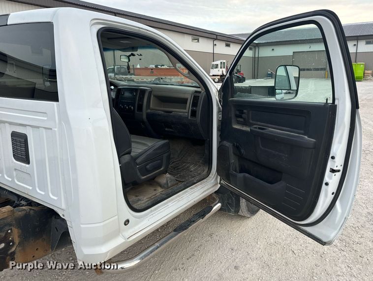 image for item NM9236 2011 Dodge Ram 5500HD truck cab and chassis