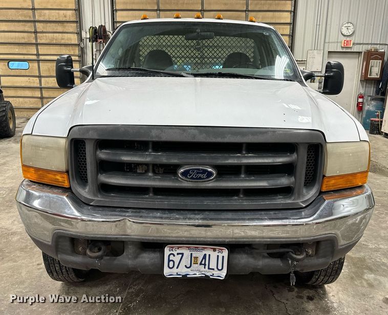 image for item NM9237 2000 Ford F450 Super Duty XL flatbed truck