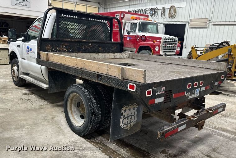 image for item NM9237 2000 Ford F450 Super Duty XL flatbed truck