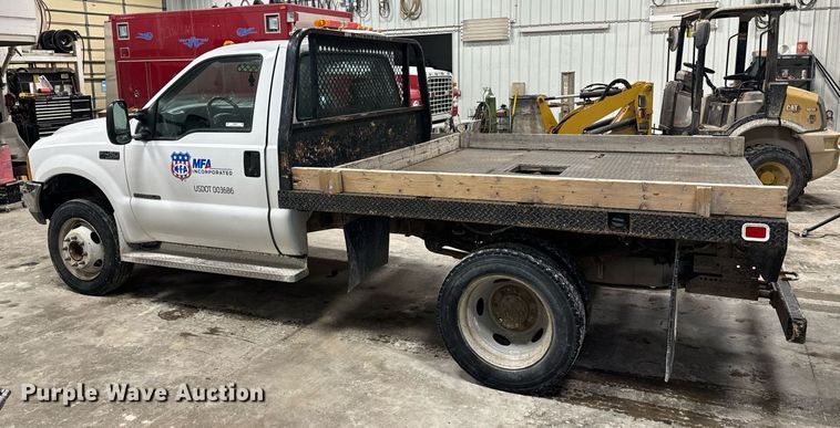 image for item NM9237 2000 Ford F450 Super Duty XL flatbed truck
