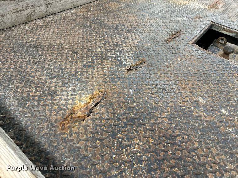 image for item NM9237 2000 Ford F450 Super Duty XL flatbed truck