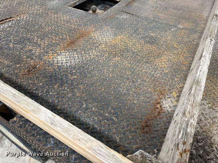 image for item NM9237 2000 Ford F450 Super Duty XL flatbed truck