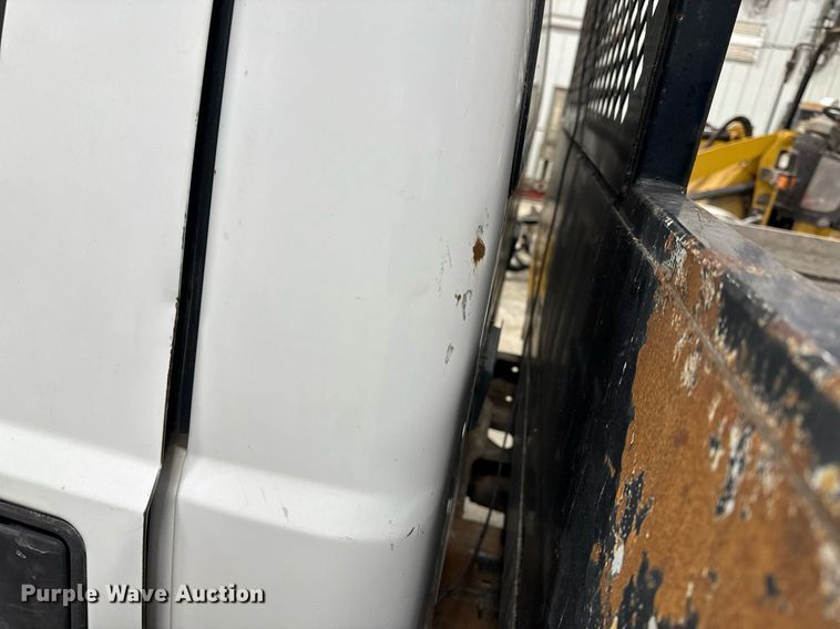 image for item NM9237 2000 Ford F450 Super Duty XL flatbed truck