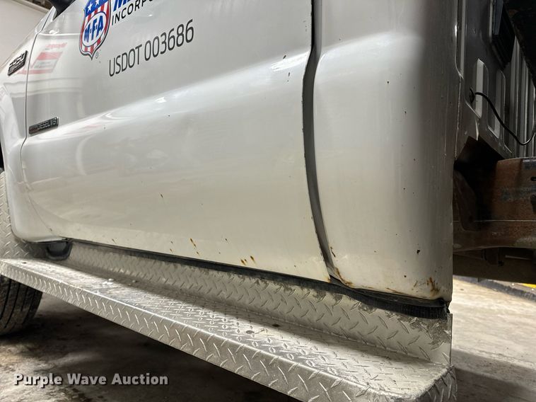 image for item NM9237 2000 Ford F450 Super Duty XL flatbed truck