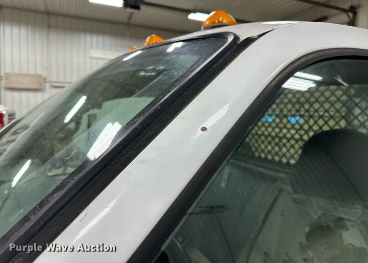 image for item NM9237 2000 Ford F450 Super Duty XL flatbed truck