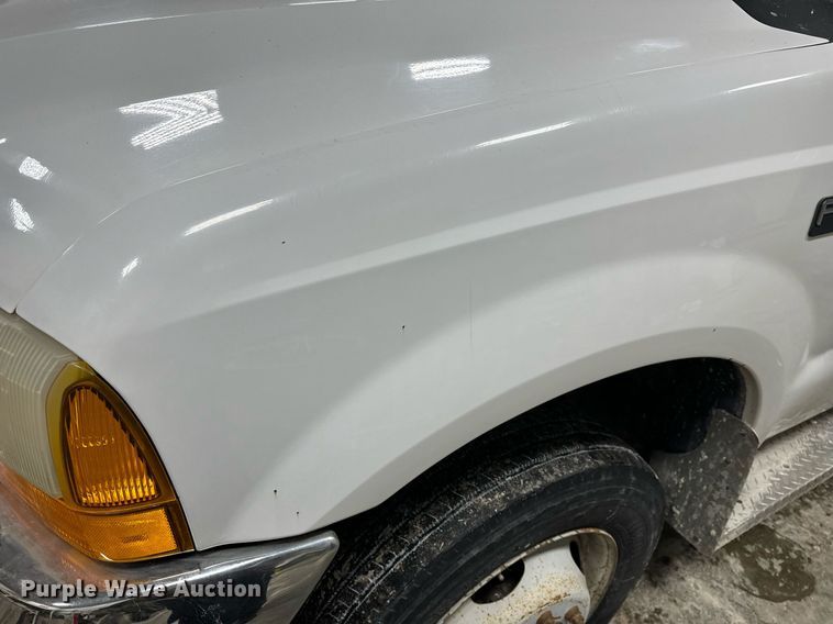 image for item NM9237 2000 Ford F450 Super Duty XL flatbed truck