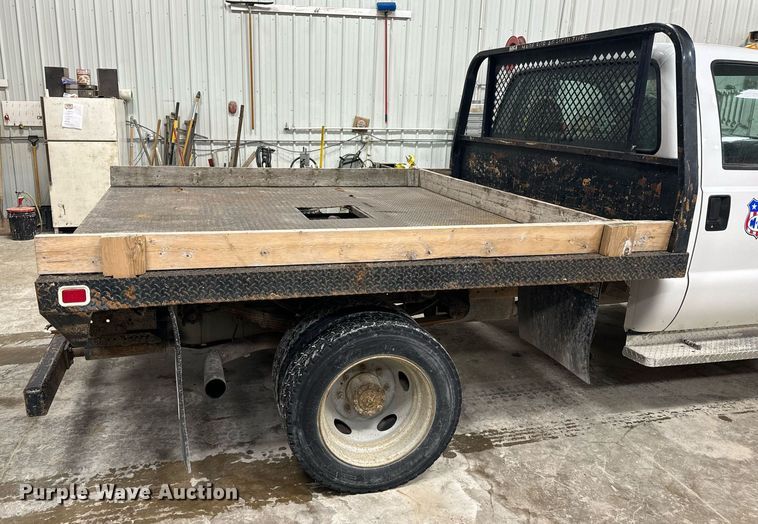 image for item NM9237 2000 Ford F450 Super Duty XL flatbed truck