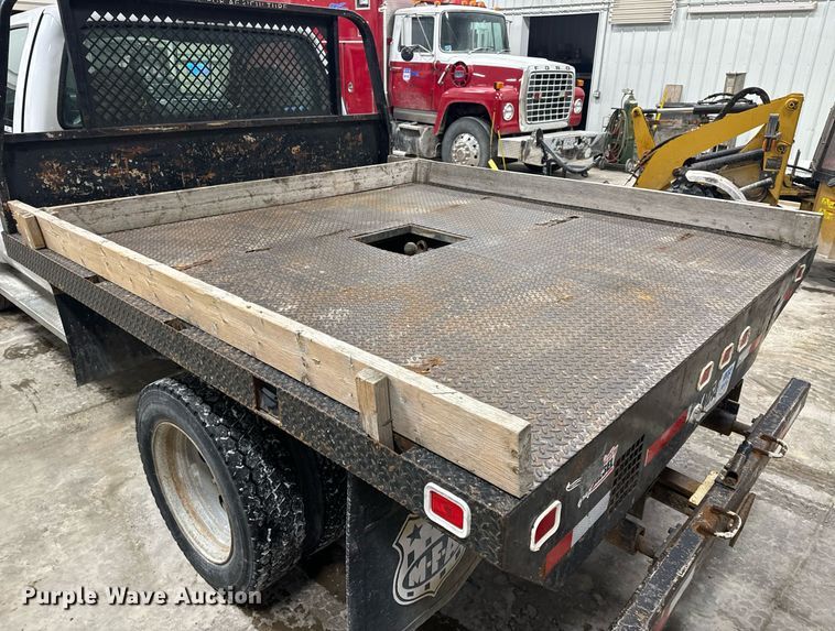 image for item NM9237 2000 Ford F450 Super Duty XL flatbed truck
