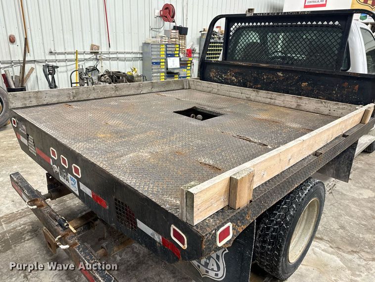 image for item NM9237 2000 Ford F450 Super Duty XL flatbed truck