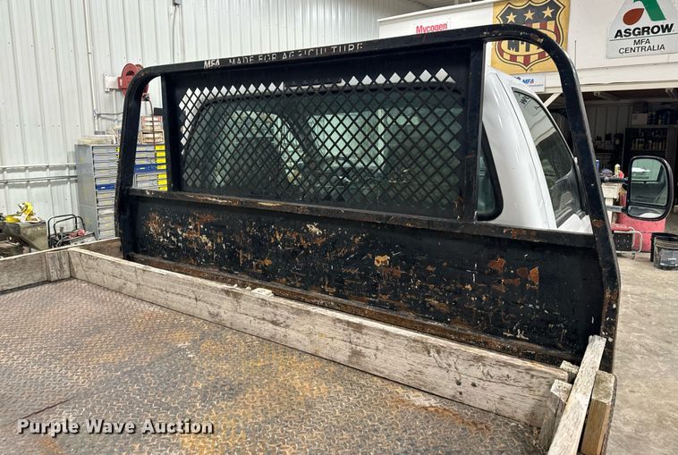 image for item NM9237 2000 Ford F450 Super Duty XL flatbed truck