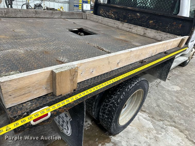 image for item NM9237 2000 Ford F450 Super Duty XL flatbed truck