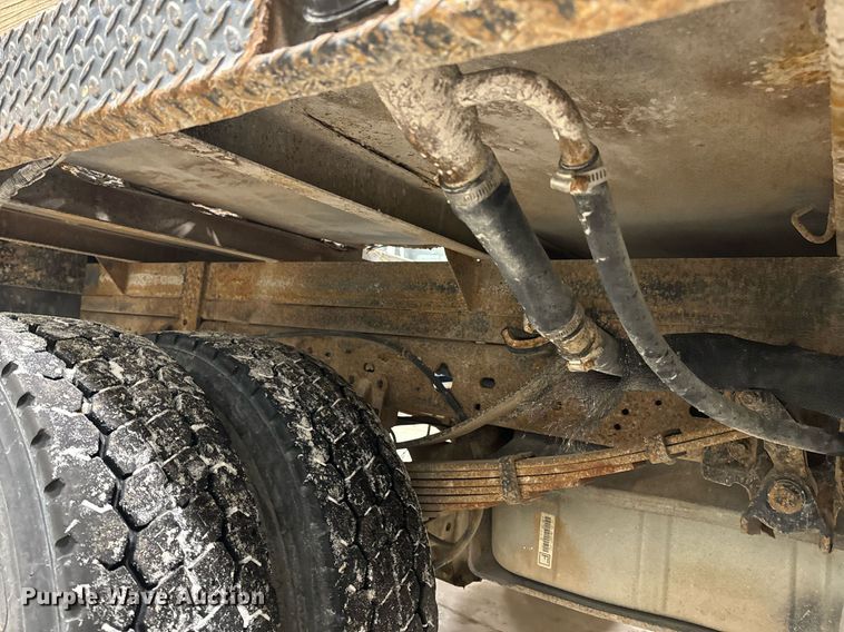 image for item NM9237 2000 Ford F450 Super Duty XL flatbed truck