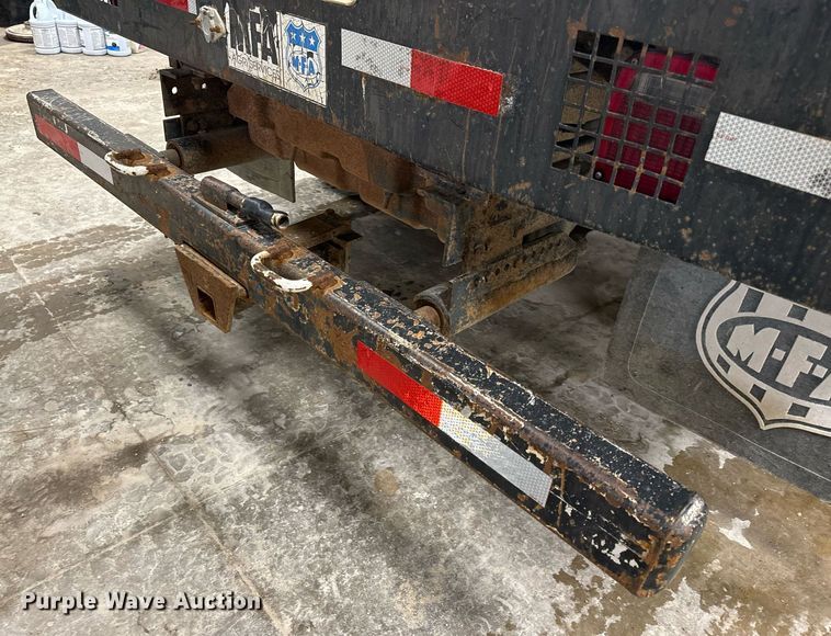 image for item NM9237 2000 Ford F450 Super Duty XL flatbed truck