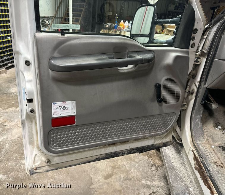 image for item NM9237 2000 Ford F450 Super Duty XL flatbed truck