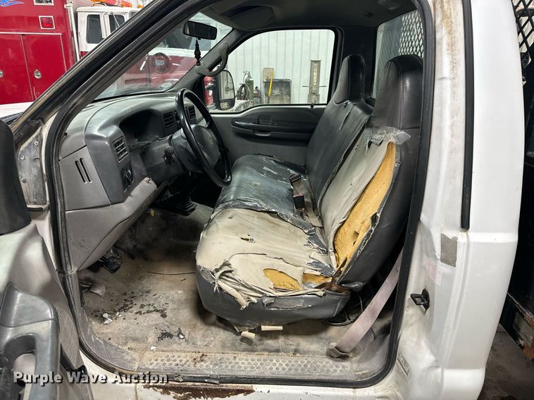 image for item NM9237 2000 Ford F450 Super Duty XL flatbed truck