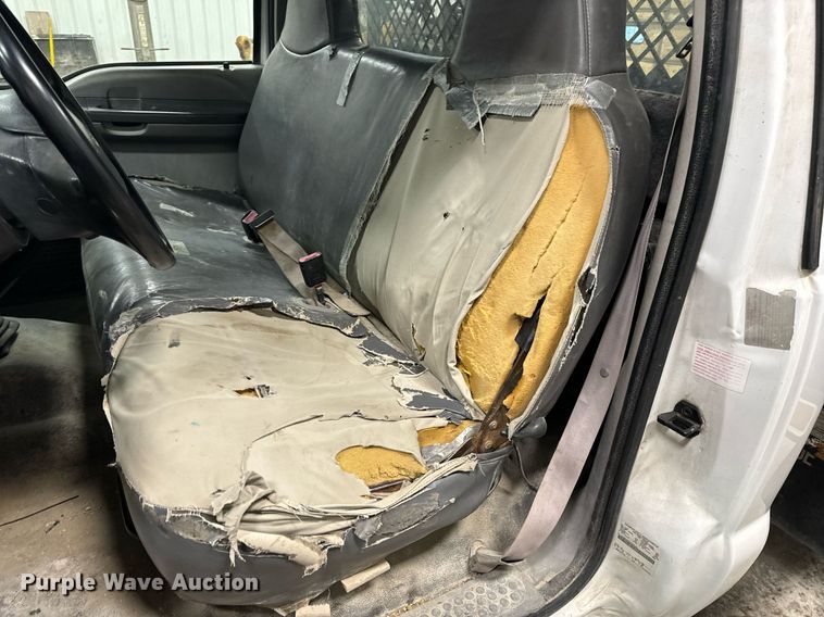 image for item NM9237 2000 Ford F450 Super Duty XL flatbed truck