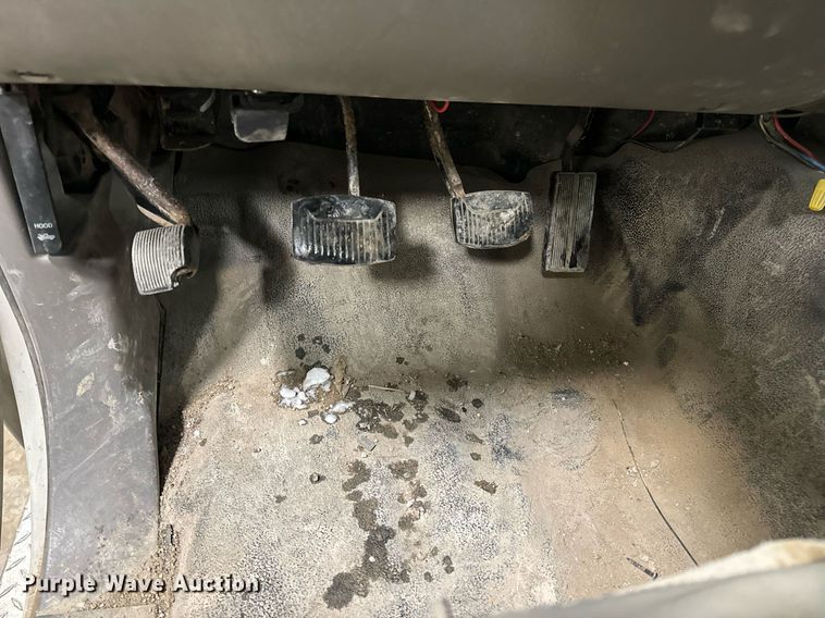 image for item NM9237 2000 Ford F450 Super Duty XL flatbed truck