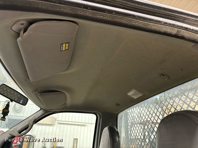 image for item NM9237 2000 Ford F450 Super Duty XL flatbed truck