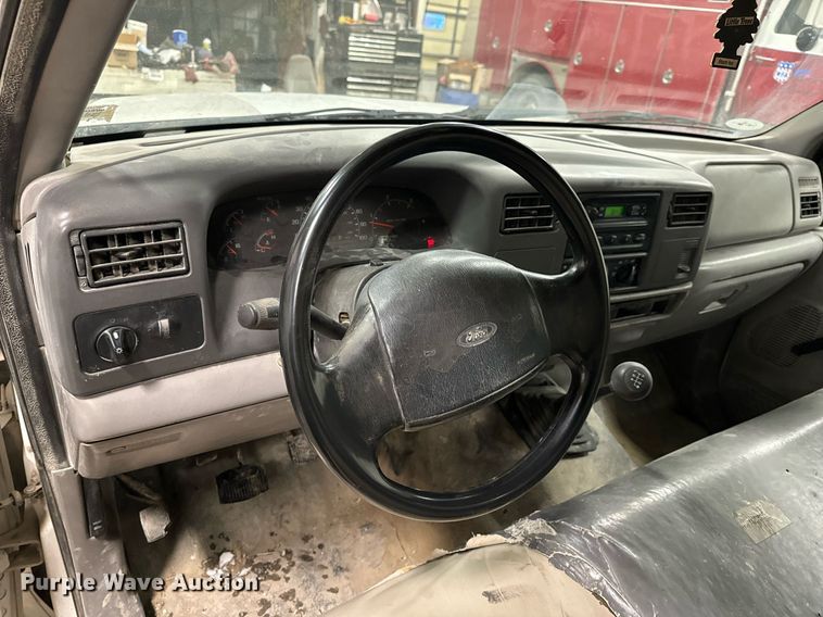 image for item NM9237 2000 Ford F450 Super Duty XL flatbed truck