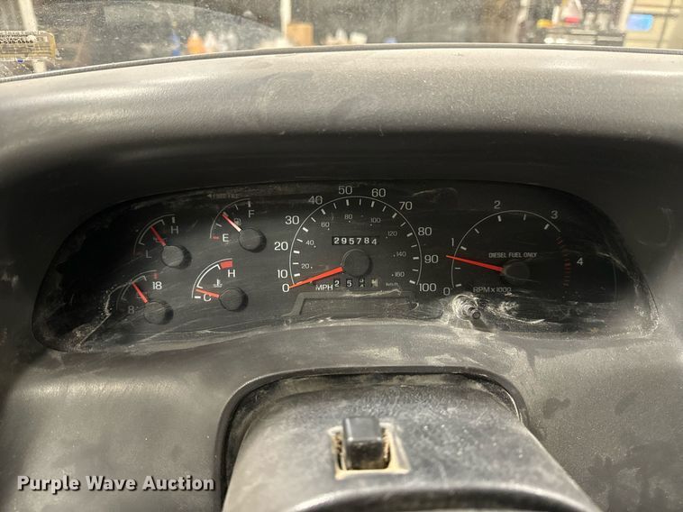 image for item NM9237 2000 Ford F450 Super Duty XL flatbed truck