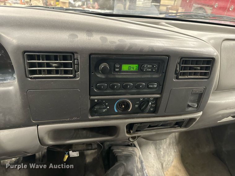 image for item NM9237 2000 Ford F450 Super Duty XL flatbed truck