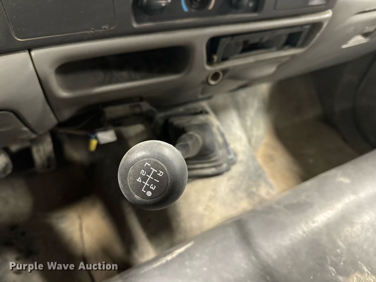 image for item NM9237 2000 Ford F450 Super Duty XL flatbed truck