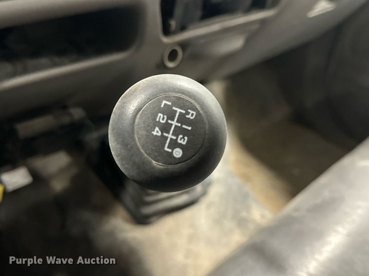 image for item NM9237 2000 Ford F450 Super Duty XL flatbed truck