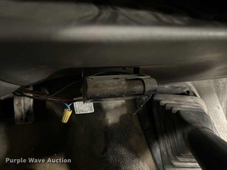 image for item NM9237 2000 Ford F450 Super Duty XL flatbed truck