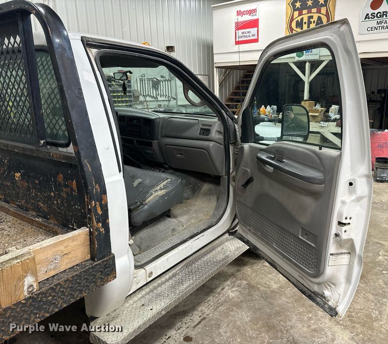 image for item NM9237 2000 Ford F450 Super Duty XL flatbed truck