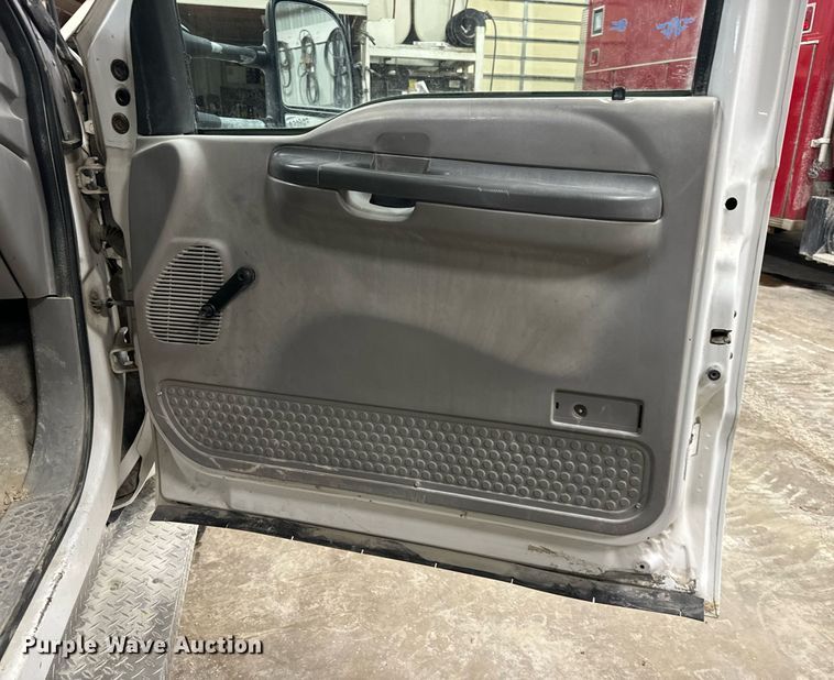 image for item NM9237 2000 Ford F450 Super Duty XL flatbed truck