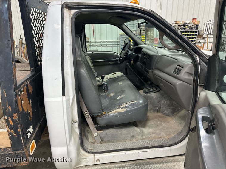 image for item NM9237 2000 Ford F450 Super Duty XL flatbed truck