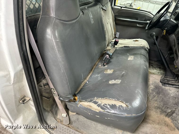 image for item NM9237 2000 Ford F450 Super Duty XL flatbed truck