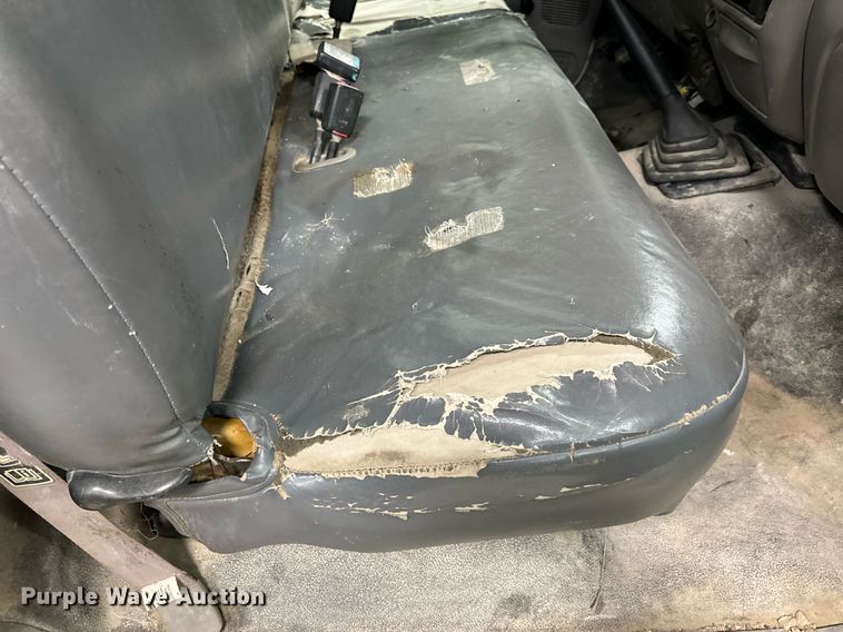 image for item NM9237 2000 Ford F450 Super Duty XL flatbed truck